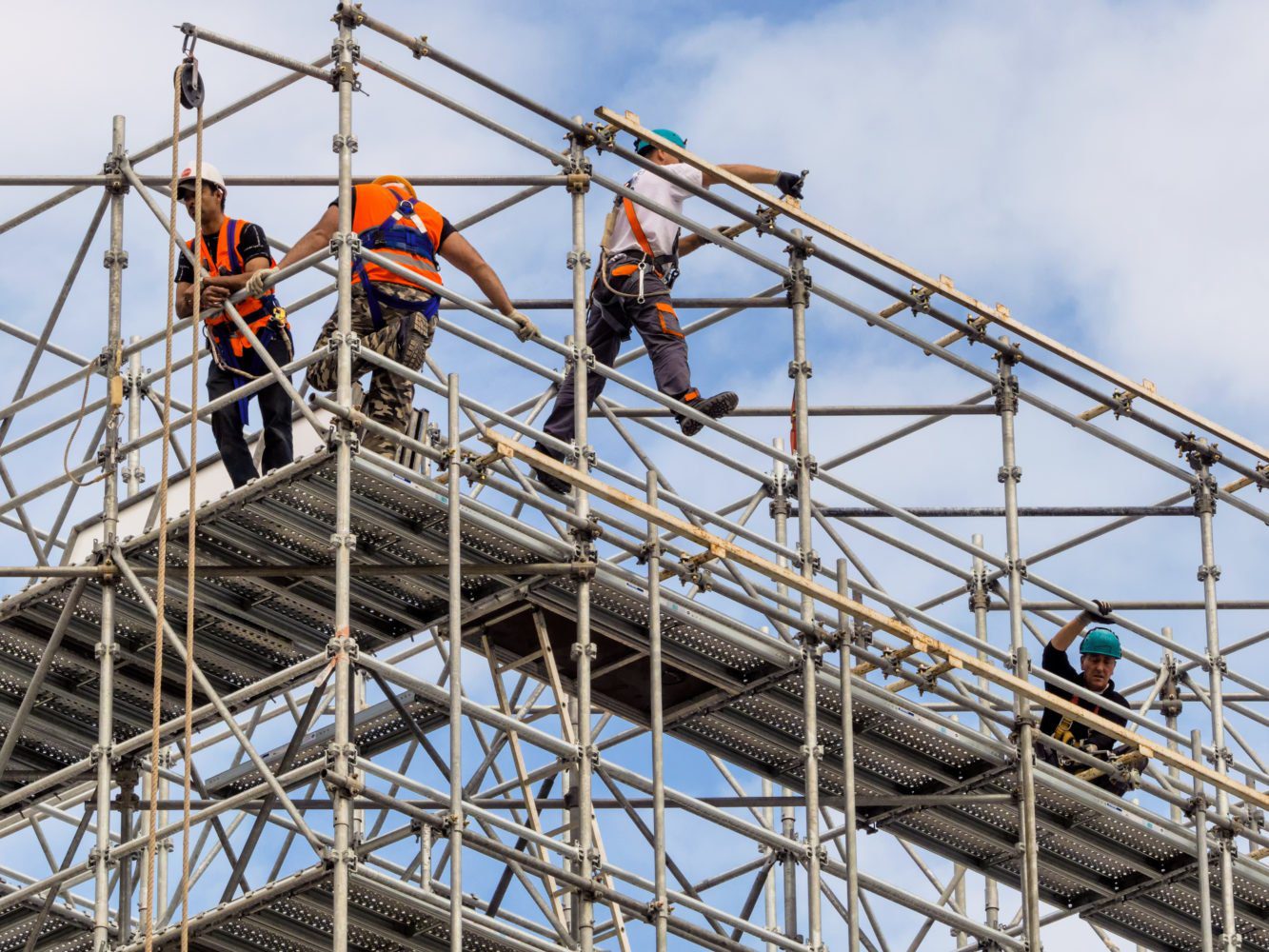 Pentingnya Base Plate untuk Keseimbangan Scaffolding