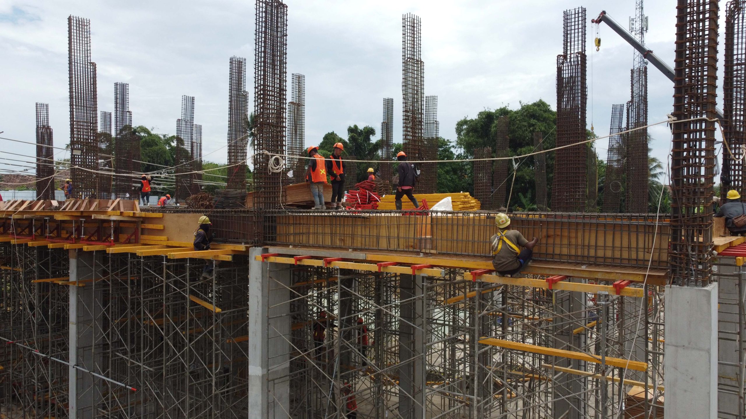 Beton Bertulang vs Baja Struktural: Kelebihan dan Kekurangannya