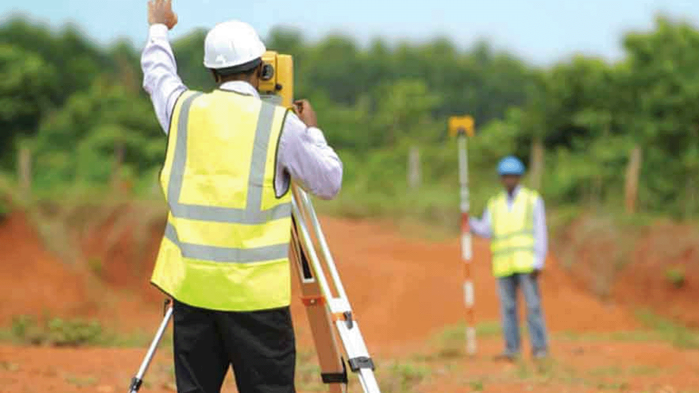 Peran Krusial Surveyor Tanah dalam Membangun Pondasi Proyek Konstruksi yang Kokoh