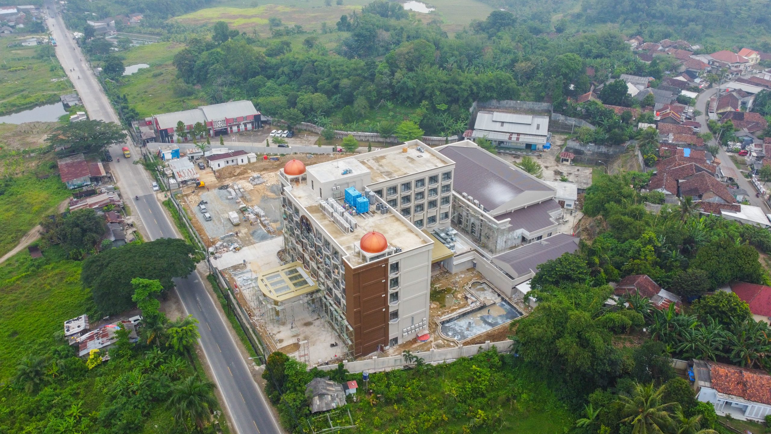 Membangun Hotel Modern: Tantangan Konstruksi, Standar Bangunan, dan Tren Industri Hospitality 2026